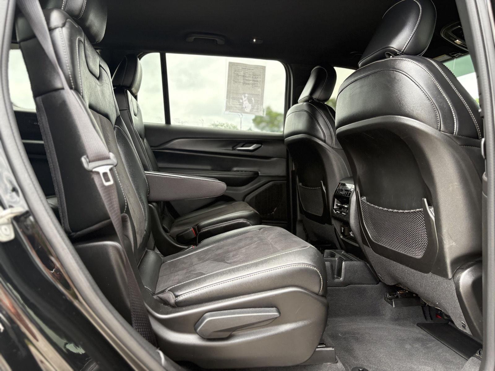 Used 2023 Diamond Black Crystal Pearlcoat Jeep Altitude image 14