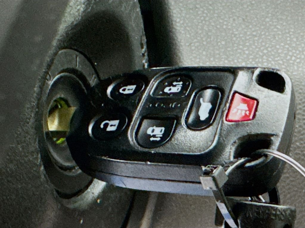 Used 2013 Silver Honda EX-L image 19