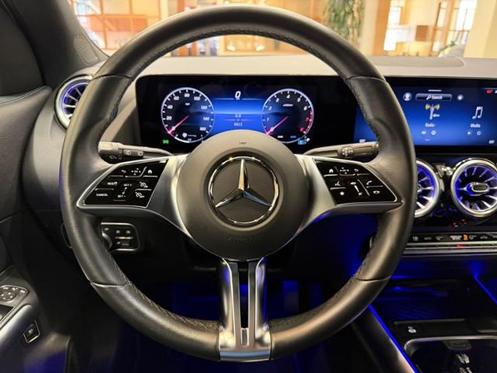 Used 2025 Cirrus Silver Metallic Mercedes-Benz 4MATIC® image 12