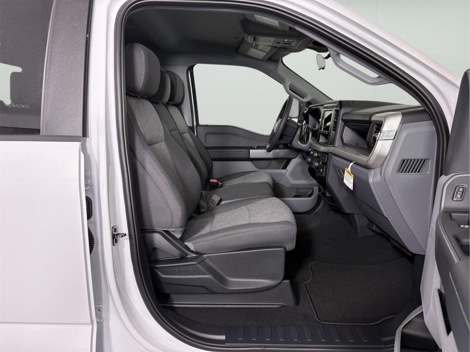 New 2026 Oxford White Ford XL image 21