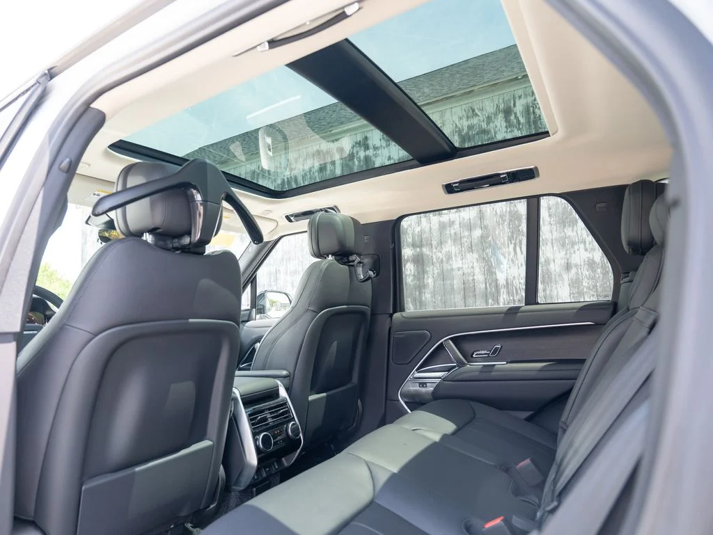 New 2026 Fuji White Land Rover SE image 22