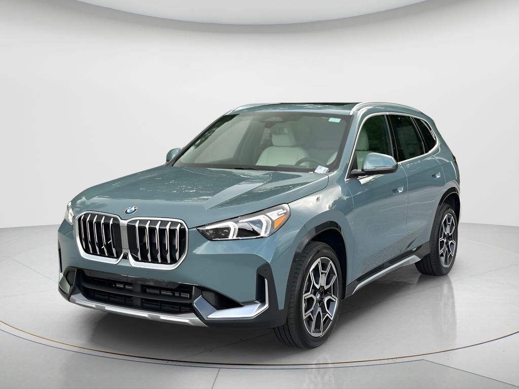 New 2026 Cape York Green Metallic BMW xDrive28i image 1