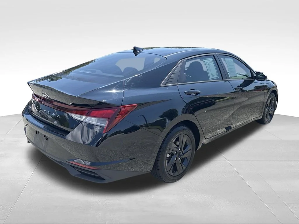 Used 2023 Black Hyundai SEL image 5