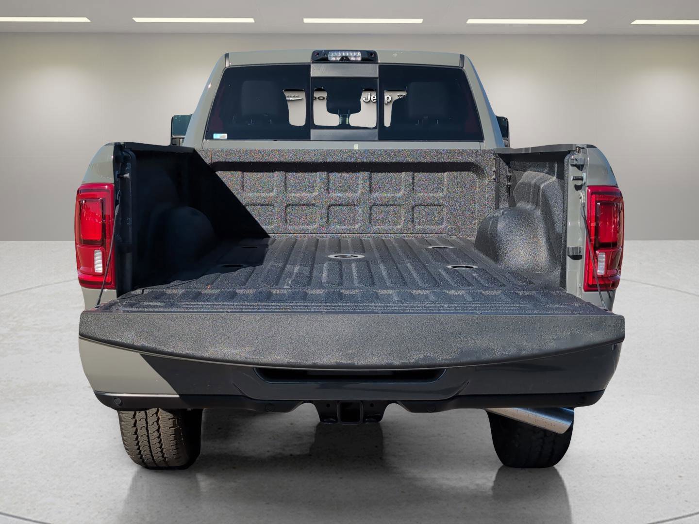 New 2026 Ceramic Gray Clearcoat Ram Limited image 10