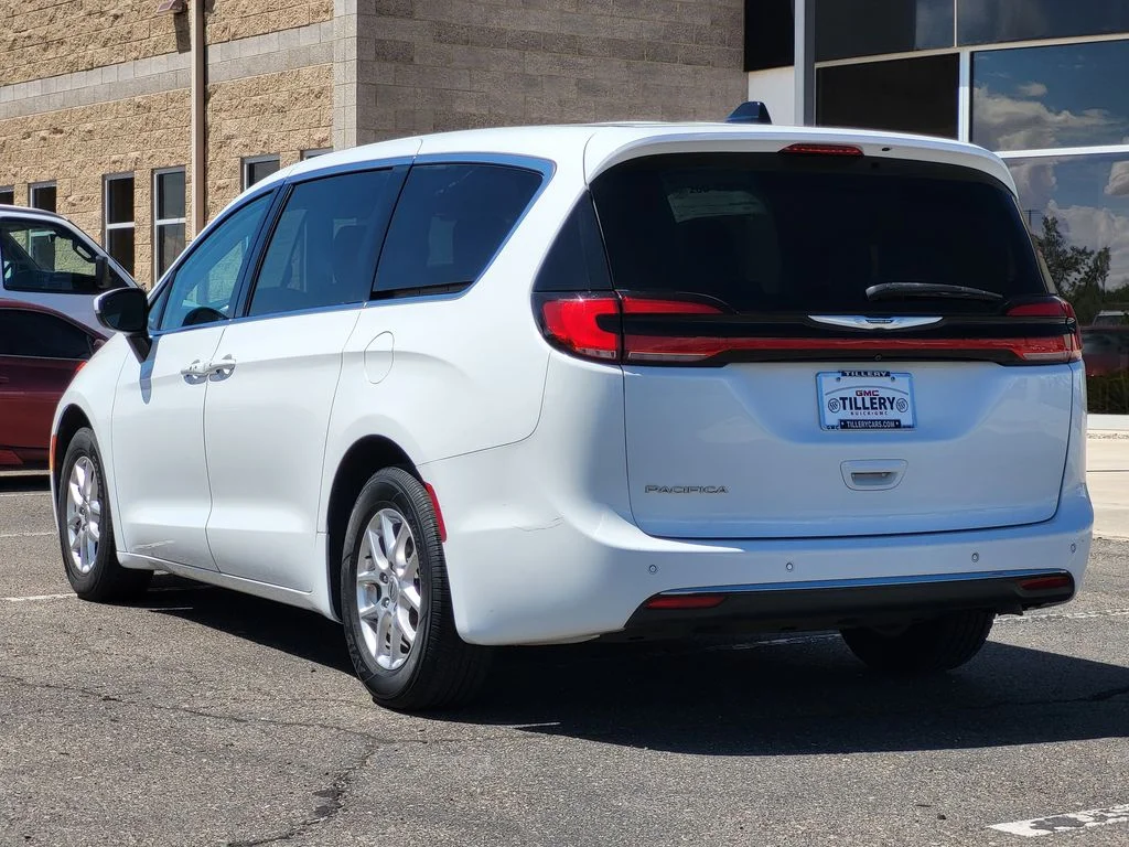 Used 2023 White Chrysler Touring L image 5