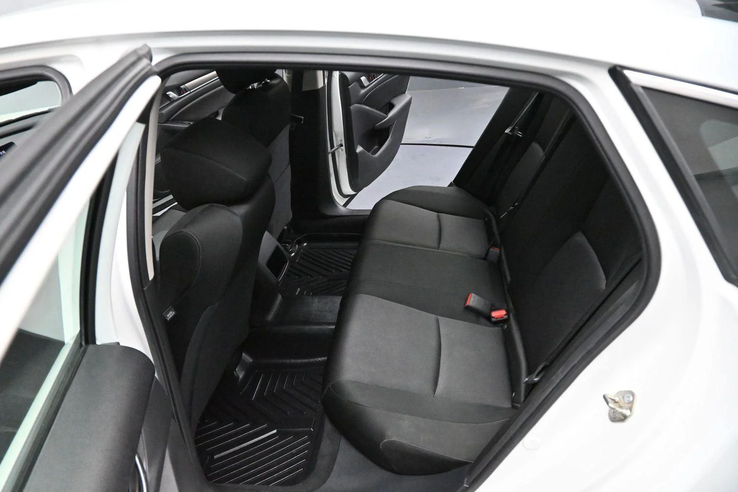 Used 2020 Platinum White Pearl Honda LX image 28