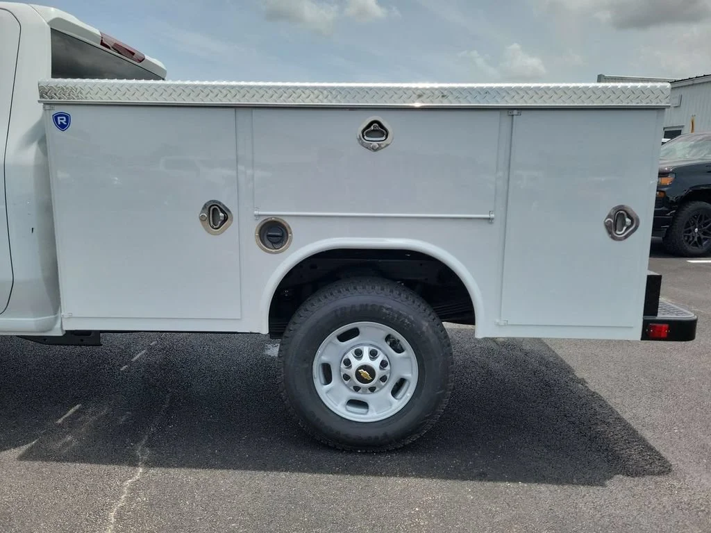 New 2026 Summit White Chevrolet WT image 15