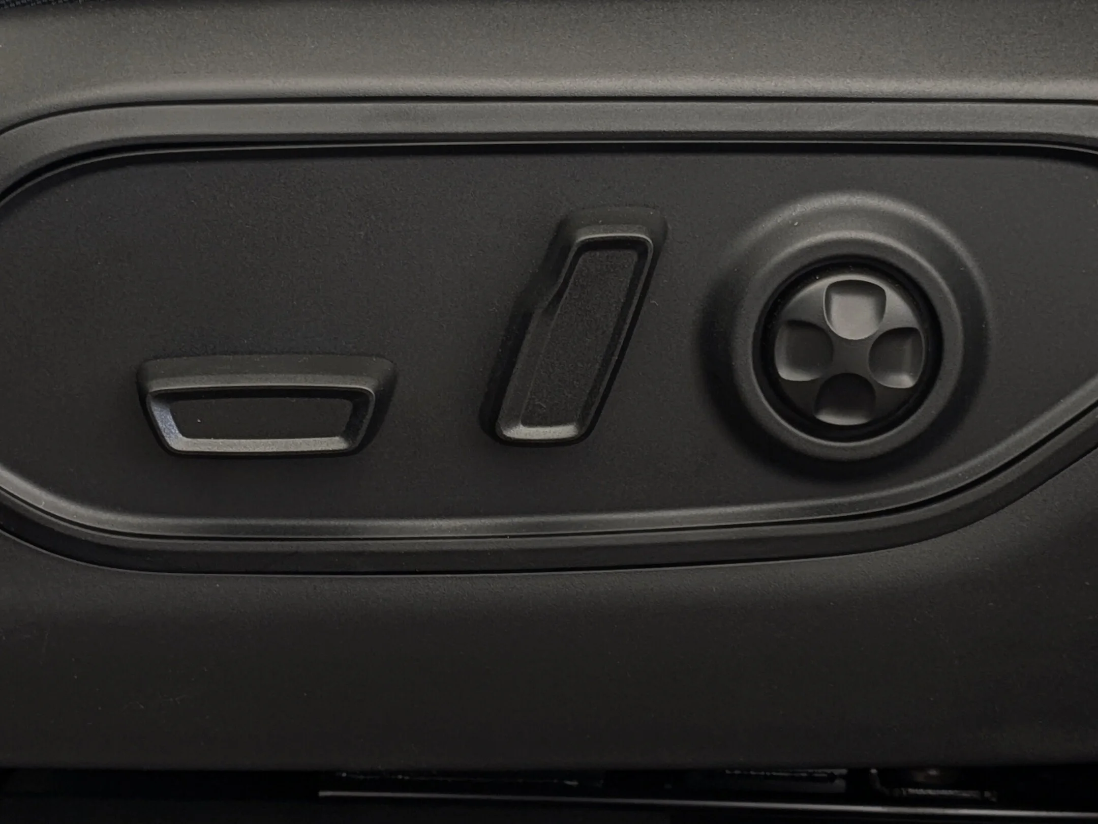 New 2026 Black Jeep 85th Anniversary - - Pkg 2C7 - CommandView Pano Sunroof - 2nd Row Captains - Trailer Tow & More! image 14