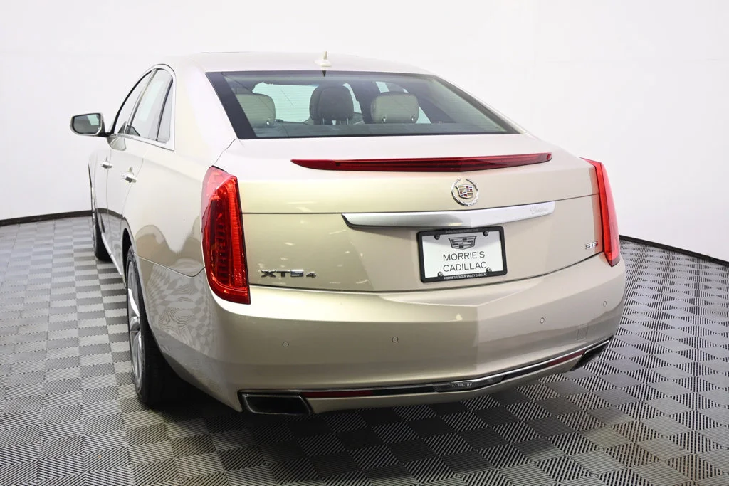 Used 2013 SILVER COAST METALLIC Cadillac Premium image 4