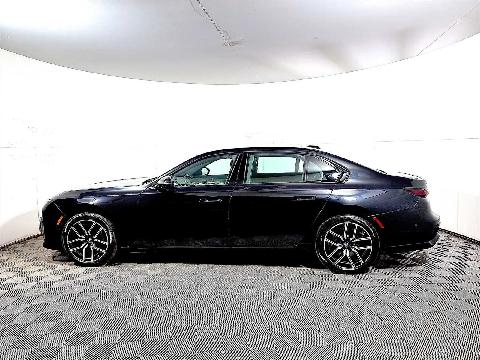 Certified Used 2025 Black Sapphire Metallic BMW 760i xDrive image 4