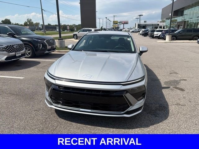 Used 2026 Silver Hyundai Blue image 4