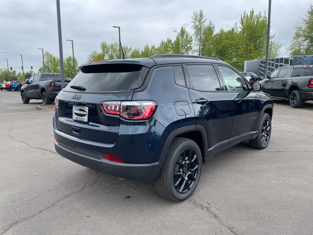 New 2026 Fathom Blue Pearl-Coat Exterior Paint Jeep Latitude image 6