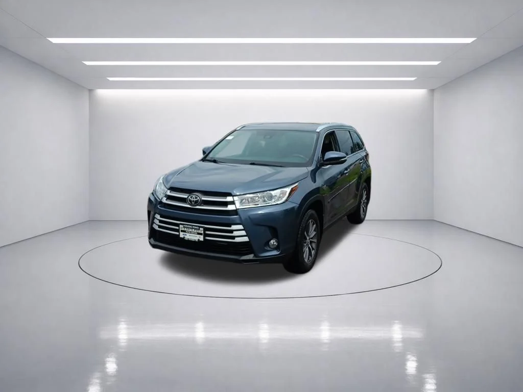 Used 2019 Shoreline Blue Pearl Toyota XLE image 17