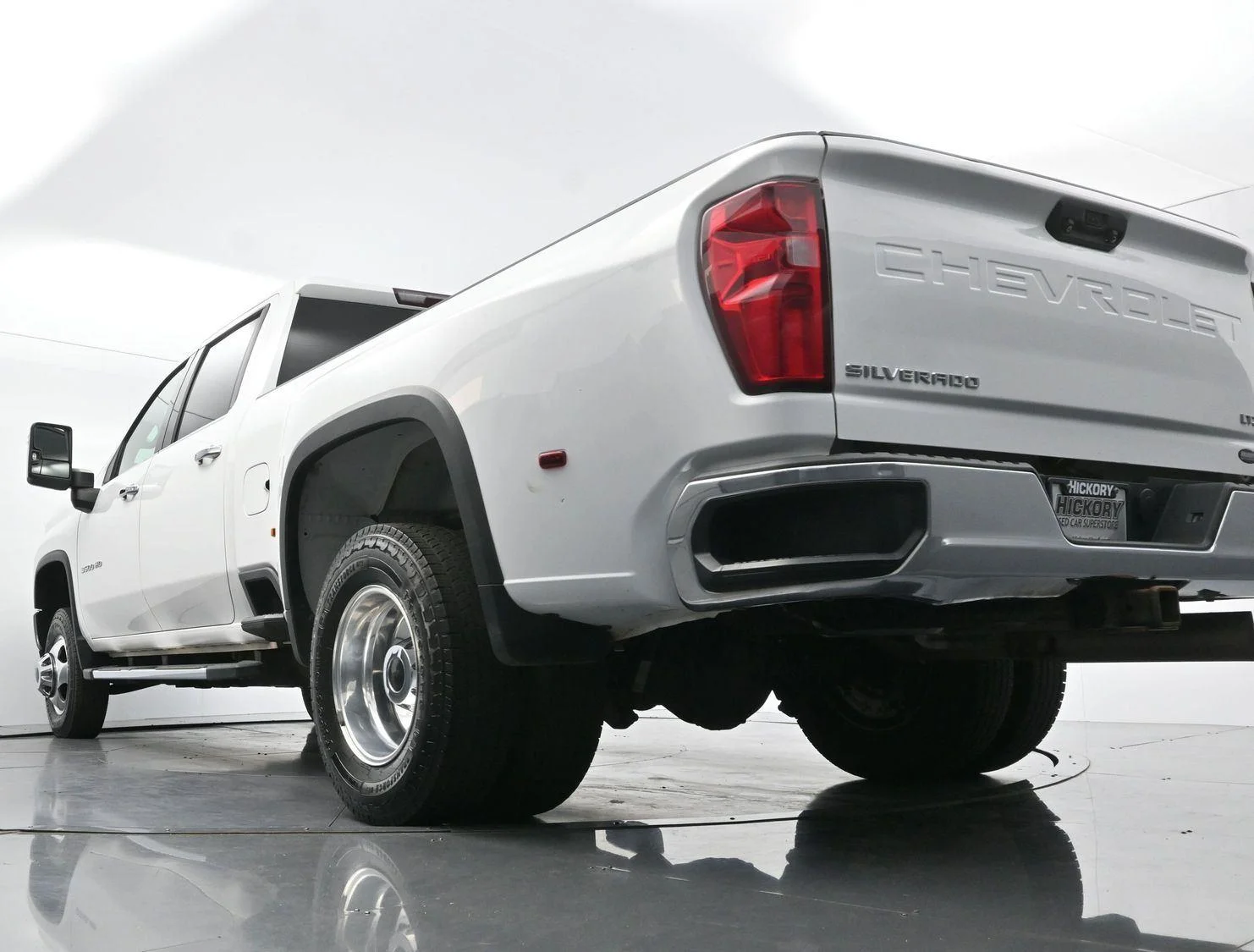 Used 2022 Summit White Chevrolet LTZ image 51