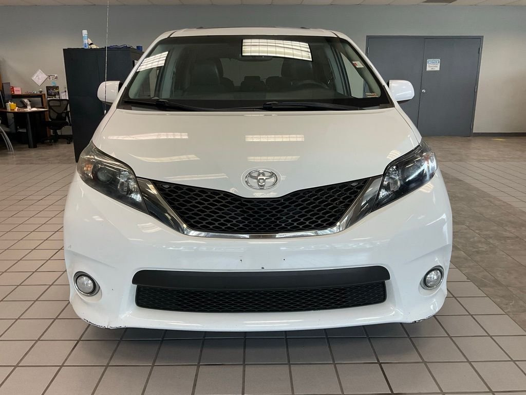 Used 2013 Toyota Sienna SE with VIN 5TDXK3DC2DS343927 for sale in Kansas City