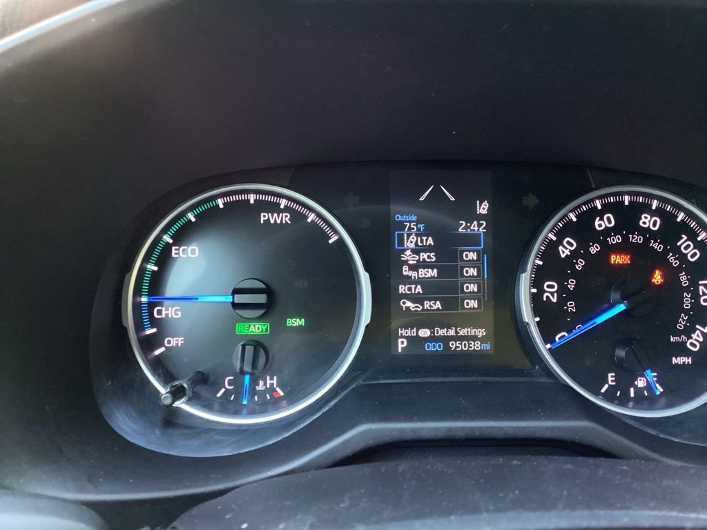 Used 2020 Red Toyota XLE image 12