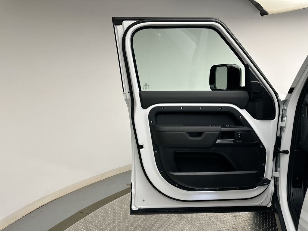 New 2026 Fuji White Land Rover S image 9