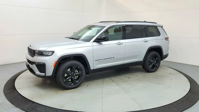 New 2026 Silver Zynith Exterior Paint Jeep Limited image 5