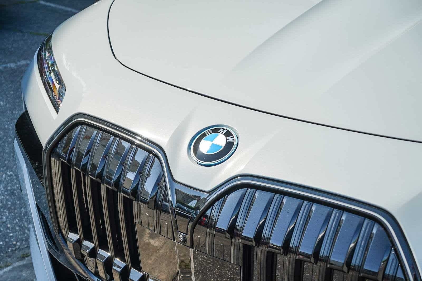 New 2026 Brooklyn Grey Metallic BMW xDrive60 image 9