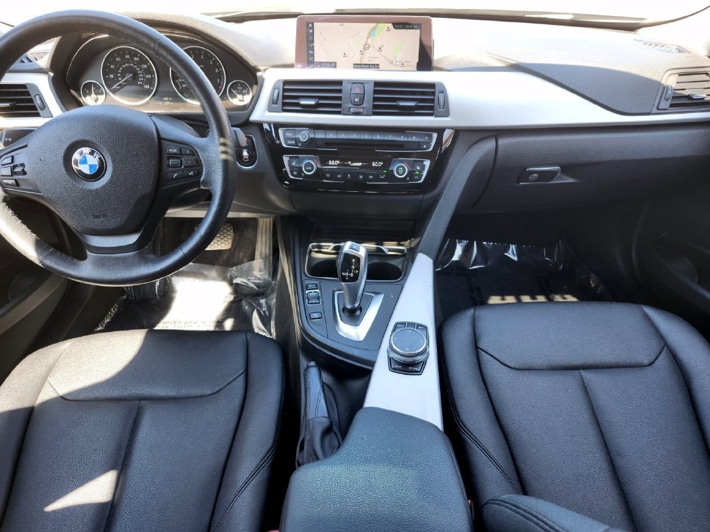 Used 2018 Gray BMW 320i xDrive image 15