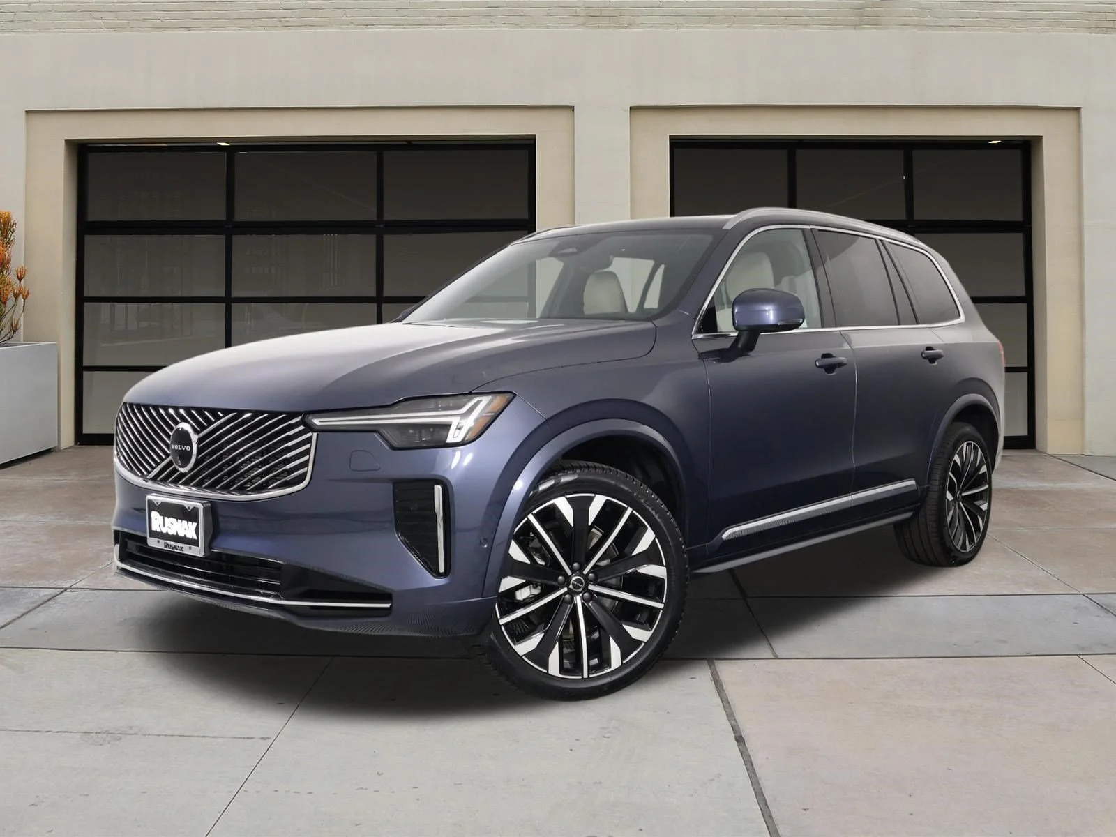 2026 Volvo XC90 Plus - Photo 3