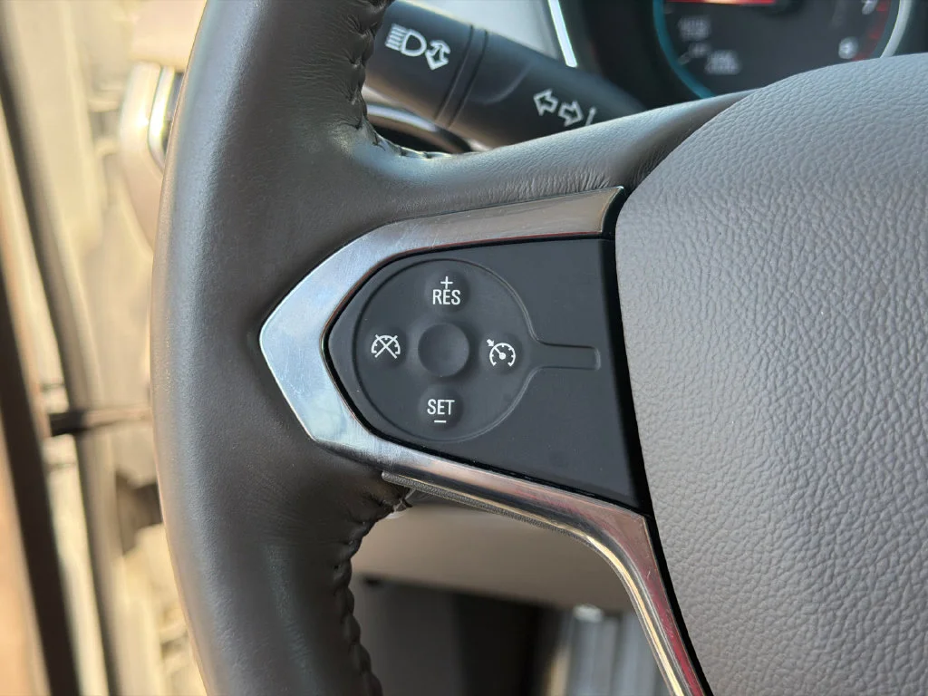 Used 2018 White Chevrolet 3LT image 27