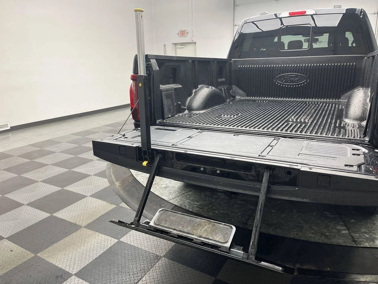 Used 2024 Black Ford XLT image 33