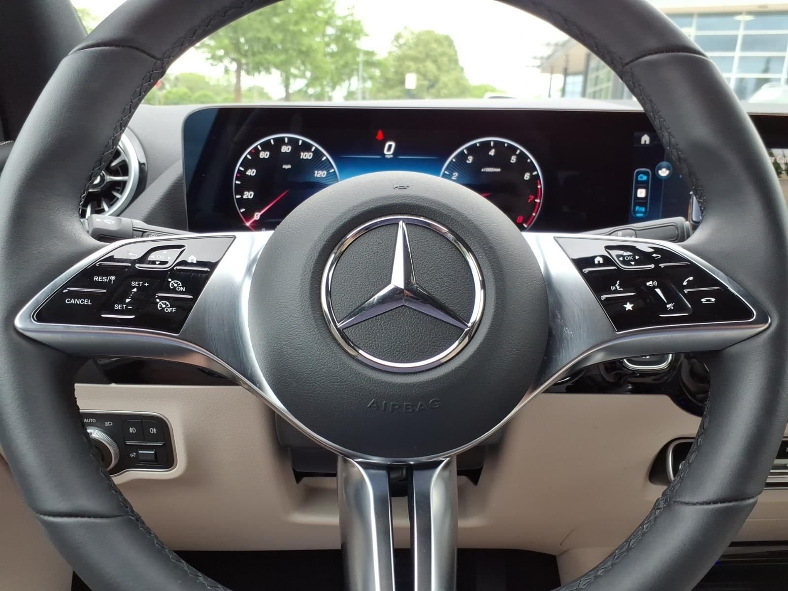 Certified Used 2025  Mercedes-Benz GLA 250 image 28
