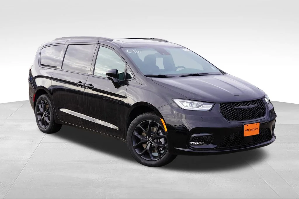 2026 Chrysler Pacifica Limited AWD's photo