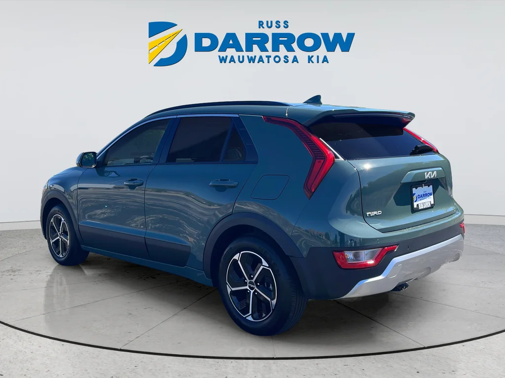 Used 2023 Green Kia EX image 3