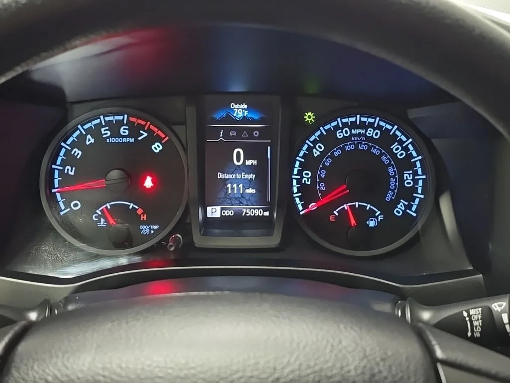 Used 2022 White Toyota SR image 21