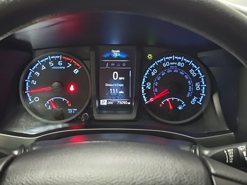 Used 2022 White Toyota SR image 21