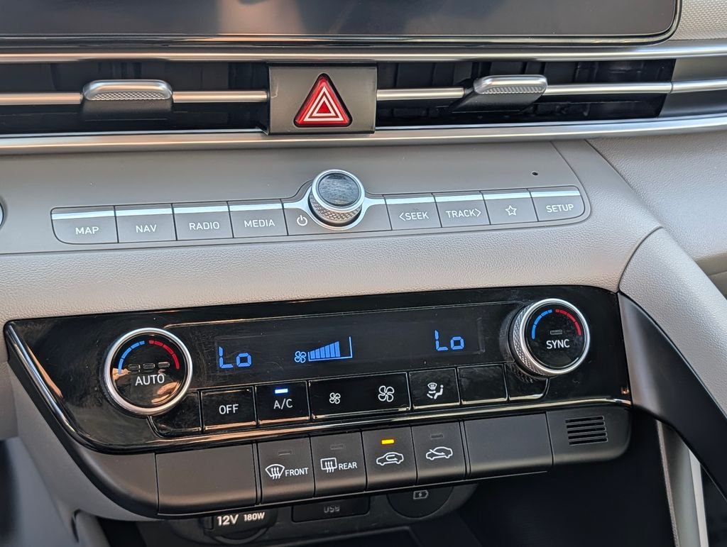 2024 Hyundai Elantra SEL - Photo 23