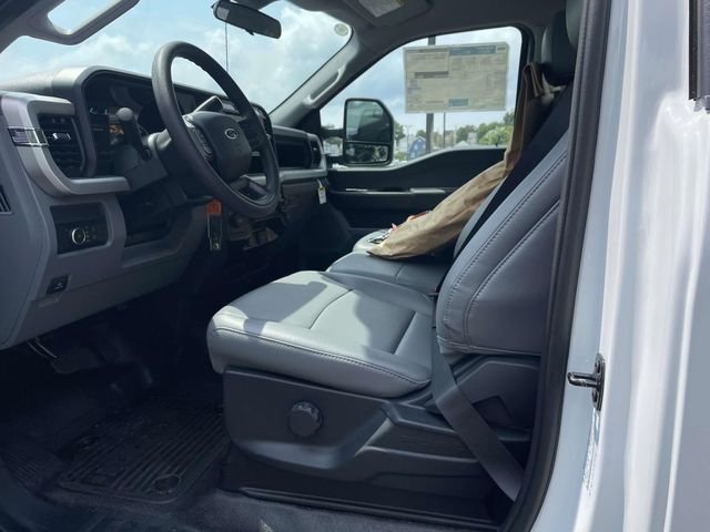 New 2026 Oxford White Ford F-450® XL image 5
