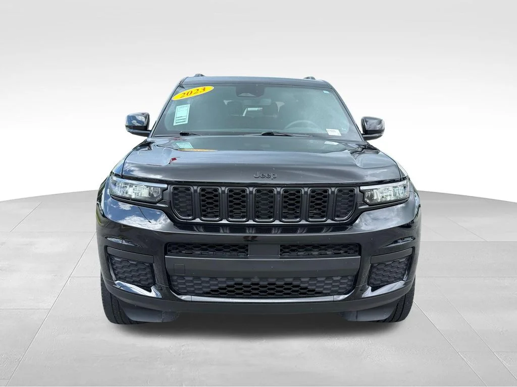 Used 2023 Black Jeep Altitude image 27