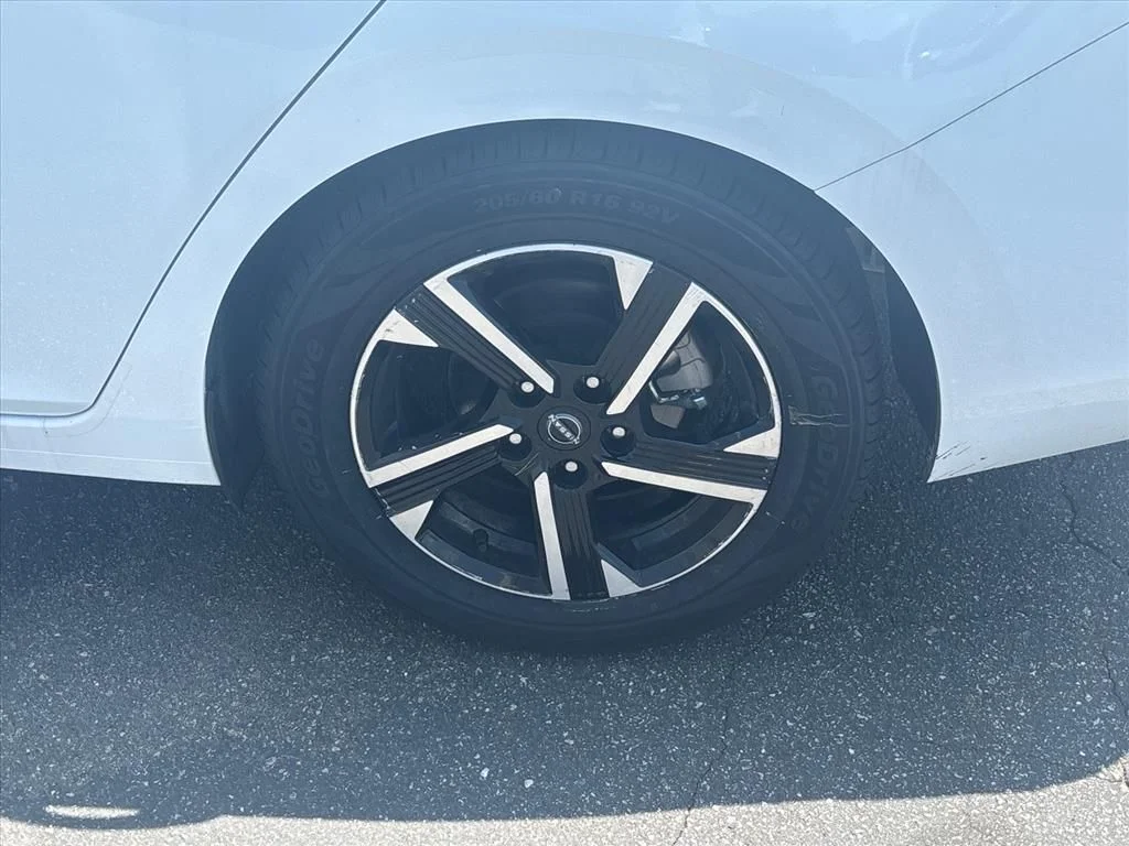 Used 2025 White Nissan SV image 5
