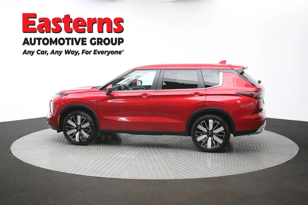 Used 2025 Red Mitsubishi SE image 62