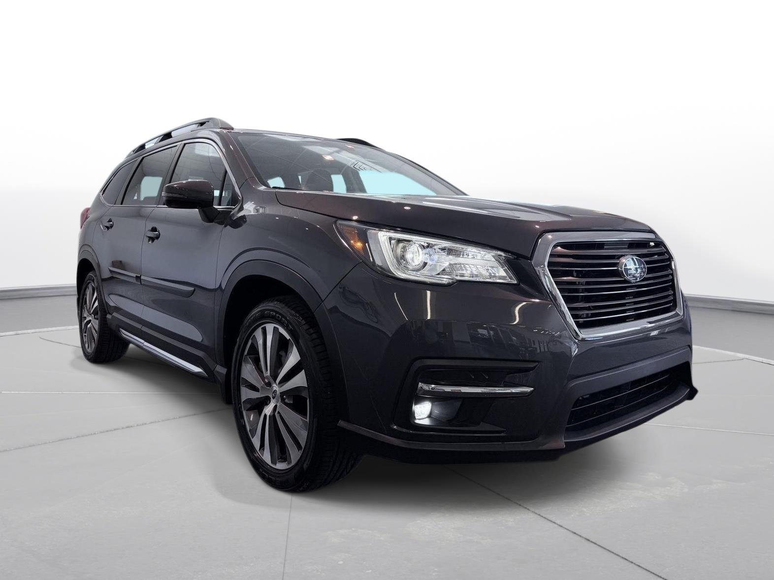 Used 2020 Magnetite Gray Metallic Subaru Limited image 9