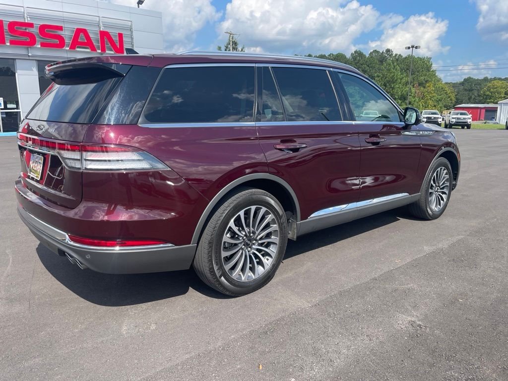 Used 2021 Red Lincoln Reserve image 2