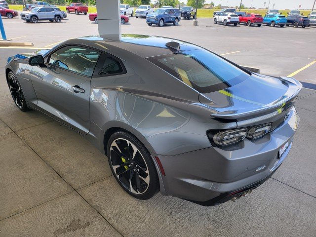 Used 2020 SATIN STEEL GRAY METALLIC Chevrolet 2SS image 16