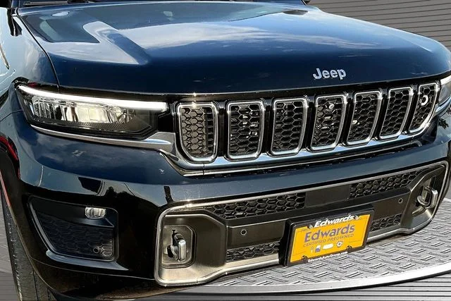 Certified Used 2022 Black Jeep Overland image 33