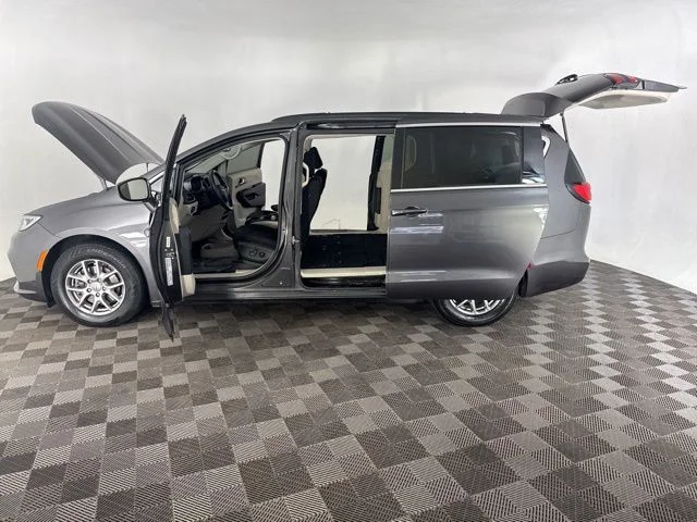 Used 2021 Gray Chrysler Touring image 11