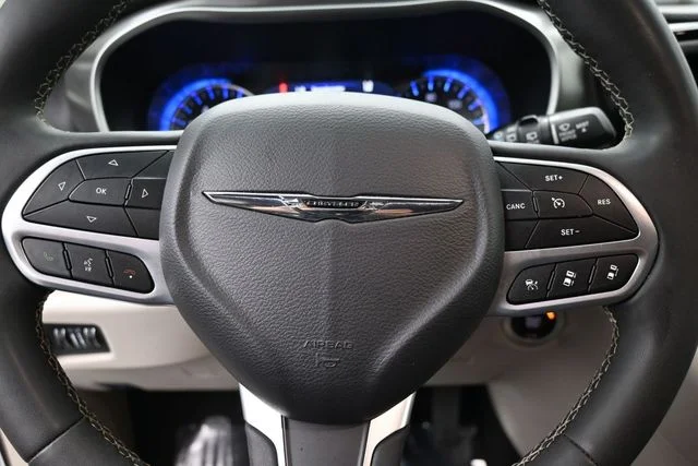 Used 2024 White Chrysler Touring L image 17
