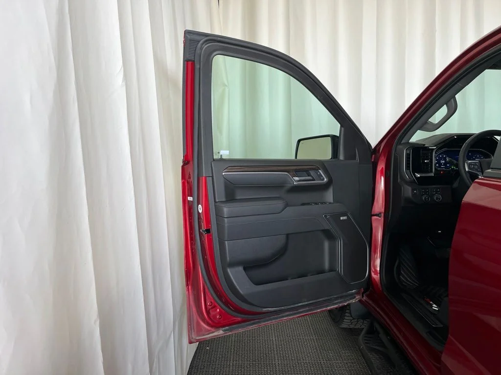Used 2025 Red Chevrolet RST image 17