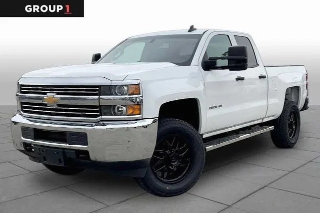 Used 2015 White Chevrolet LT image 1