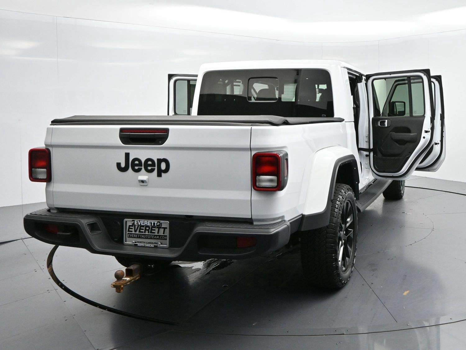 Used 2025 White Jeep Nighthawk image 39