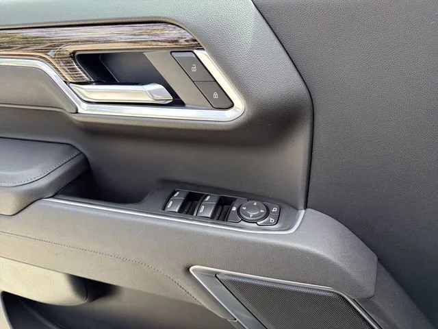 New 2026 Sterling Metallic GMC Elevation image 21
