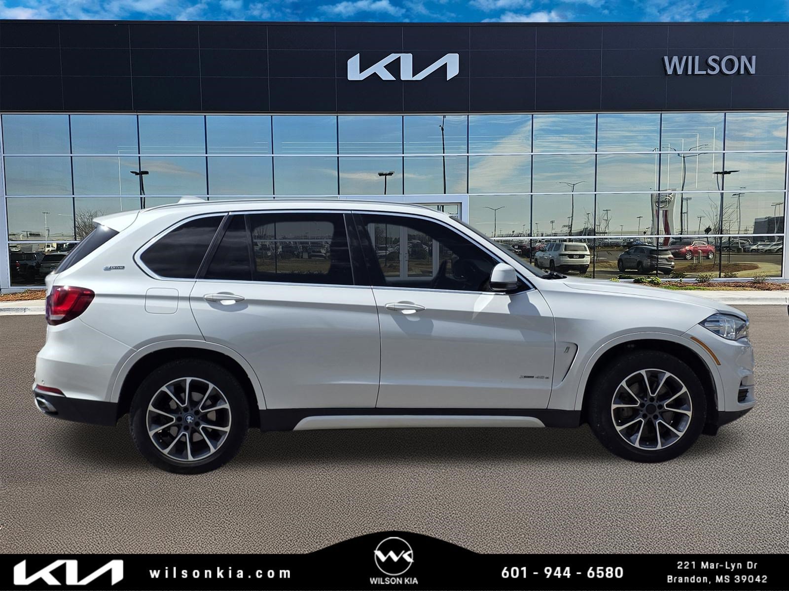 Used 2017 White Metallic BMW xDrive40e iPerformance image 1