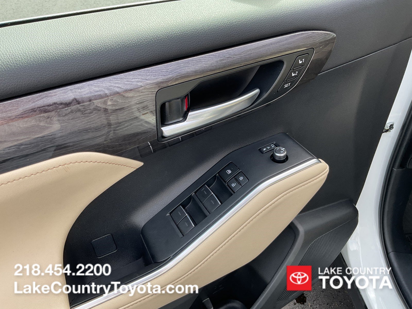 Used 2024  Toyota Platinum image 25