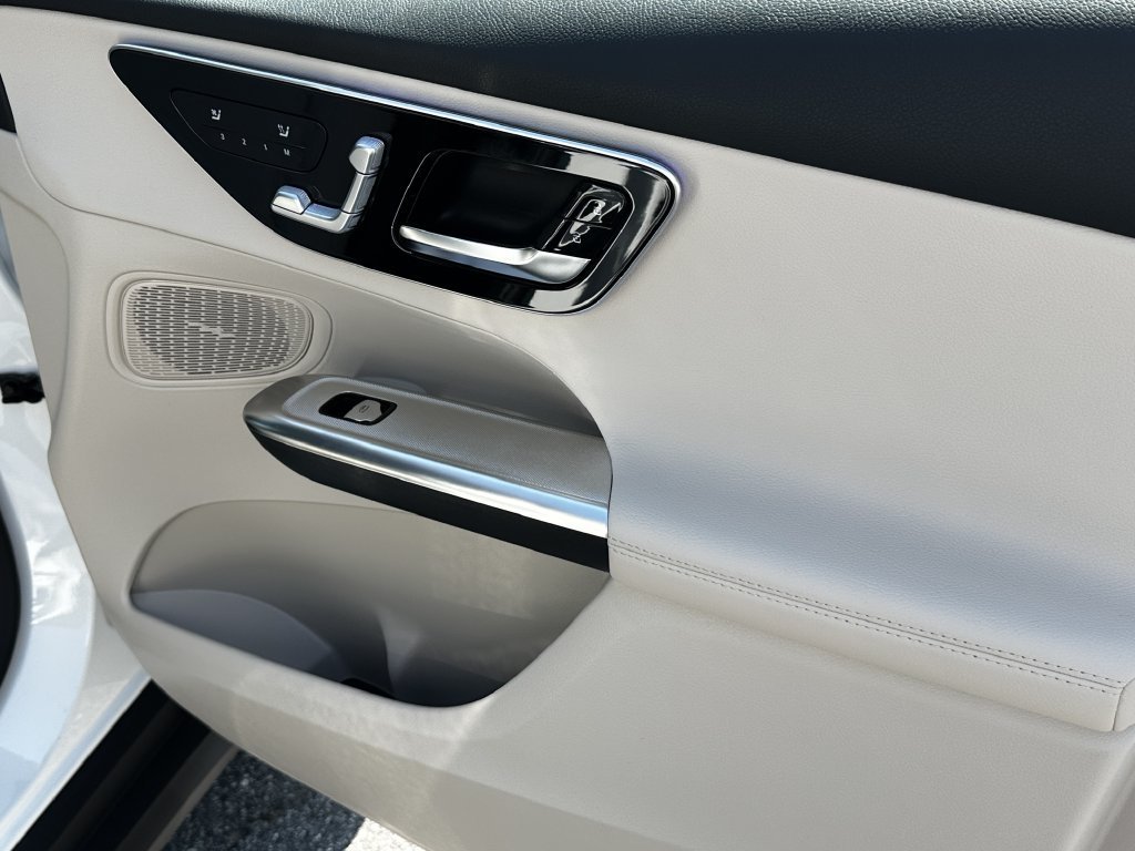 New 2027 Polar White Mercedes-Benz GLC 300 image 53